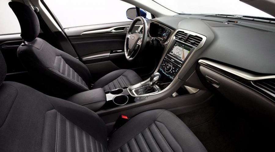  Ford Fusion Hybrid Titanium 2013 года  (фото 19 из 22)